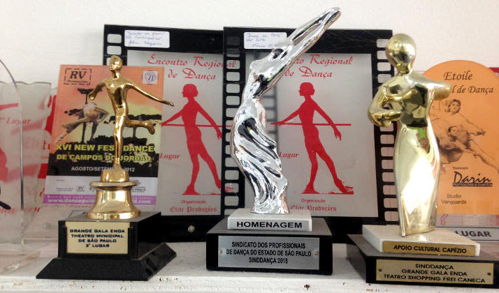 as premiações do Grupo de Dança escola e aulas de dança.
